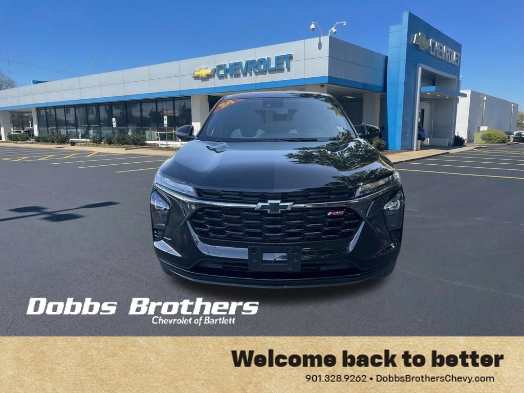Used 2024 Chevrolet Trax RS w/ Driver Confidence Package FWD image 2