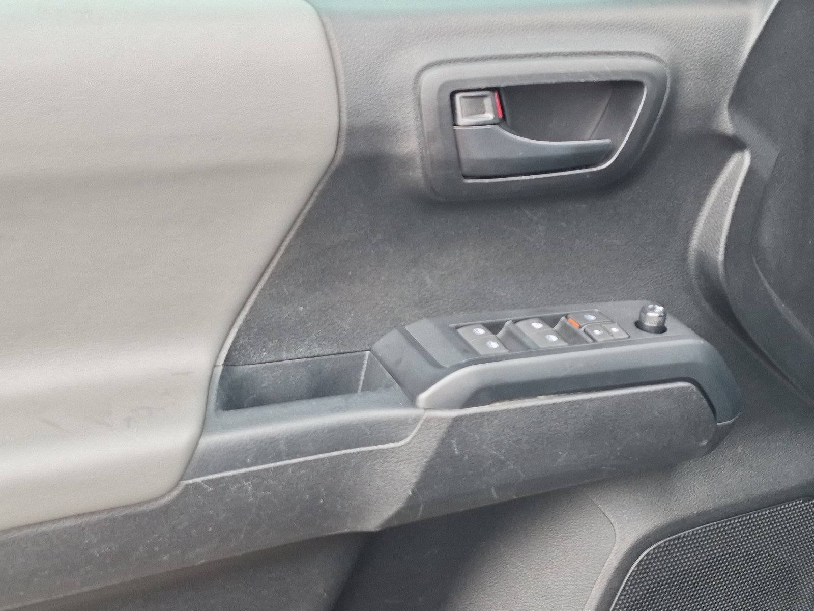 Used 2021 Toyota Tacoma SR w/ SR Convenience Package RWD image 10