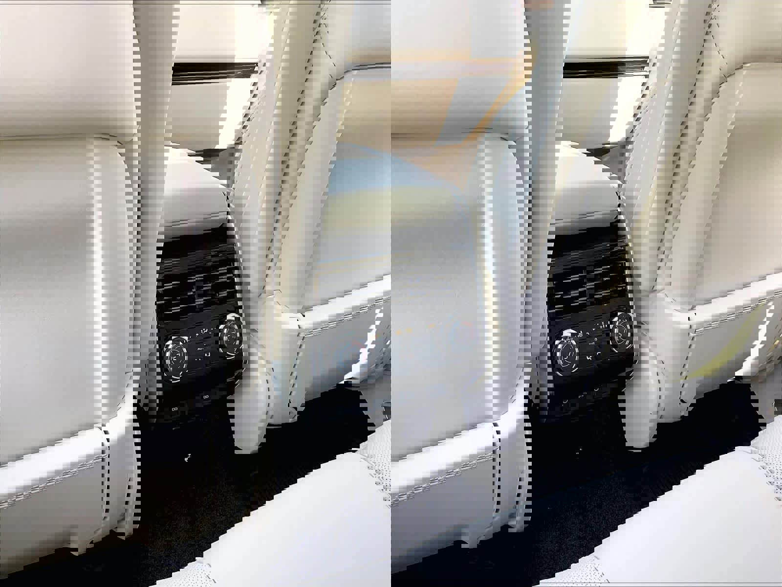 New 2026 Land Rover Range Rover SE AWD/4WD image 16