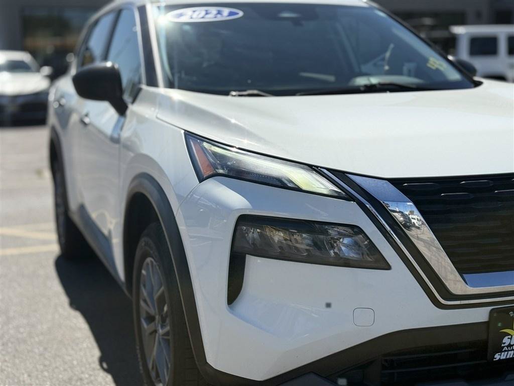 Used 2023 Nissan Rogue S AWD/4WD image 10