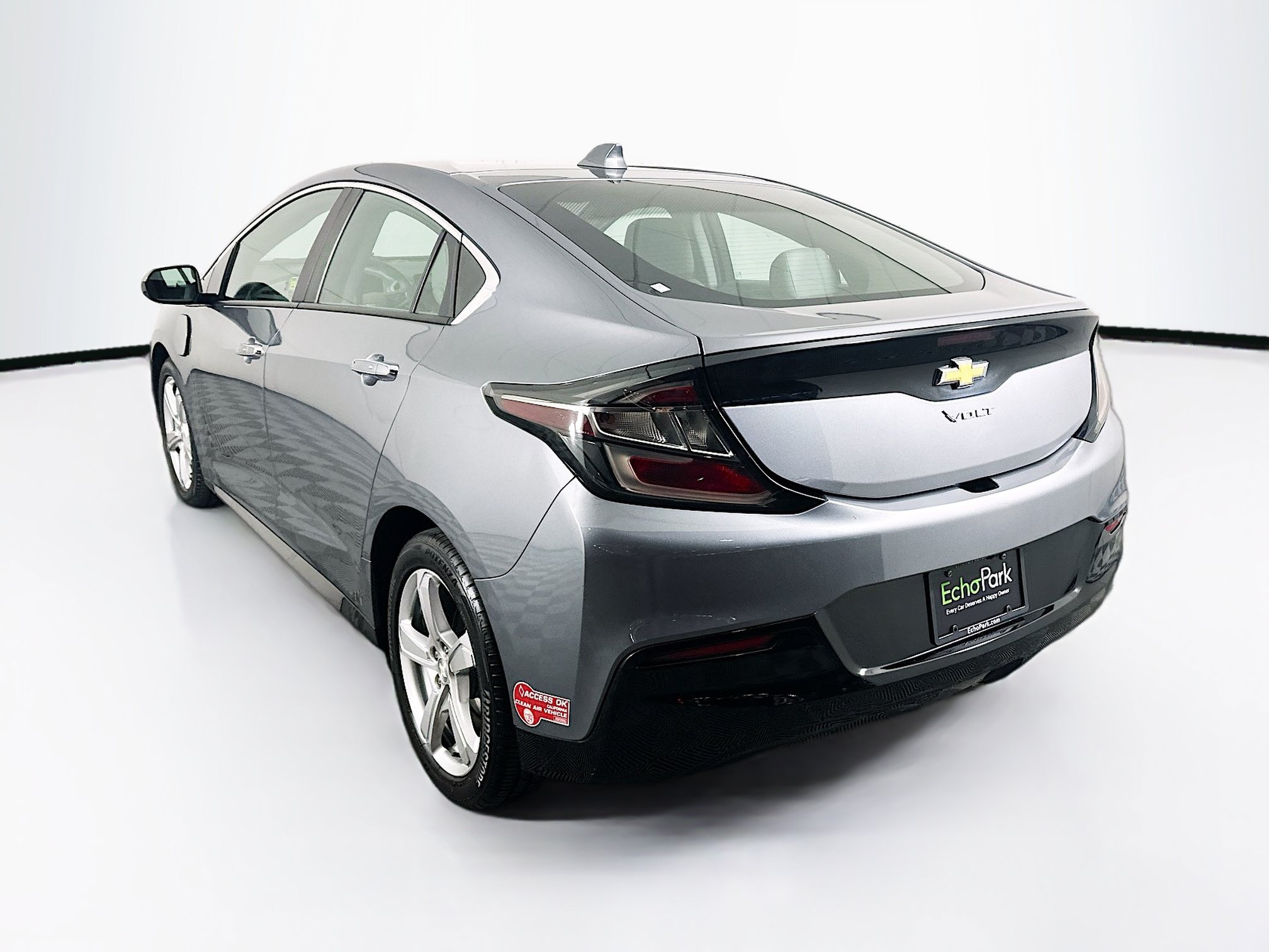 Used 2018 Chevrolet Volt LT w/ Comfort Package FWD image 5