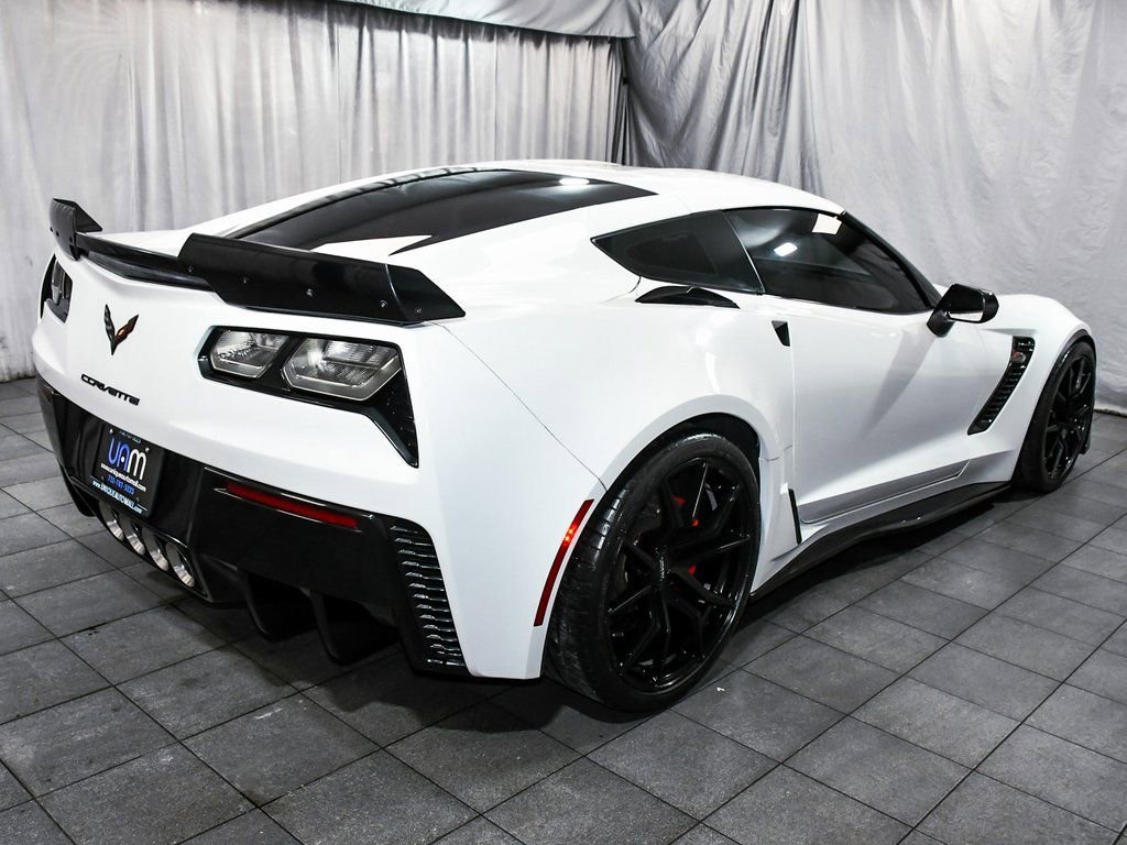 Used 2015 Chevrolet Corvette Z06 w/ 3LZ Preferred Equipment Group image 8