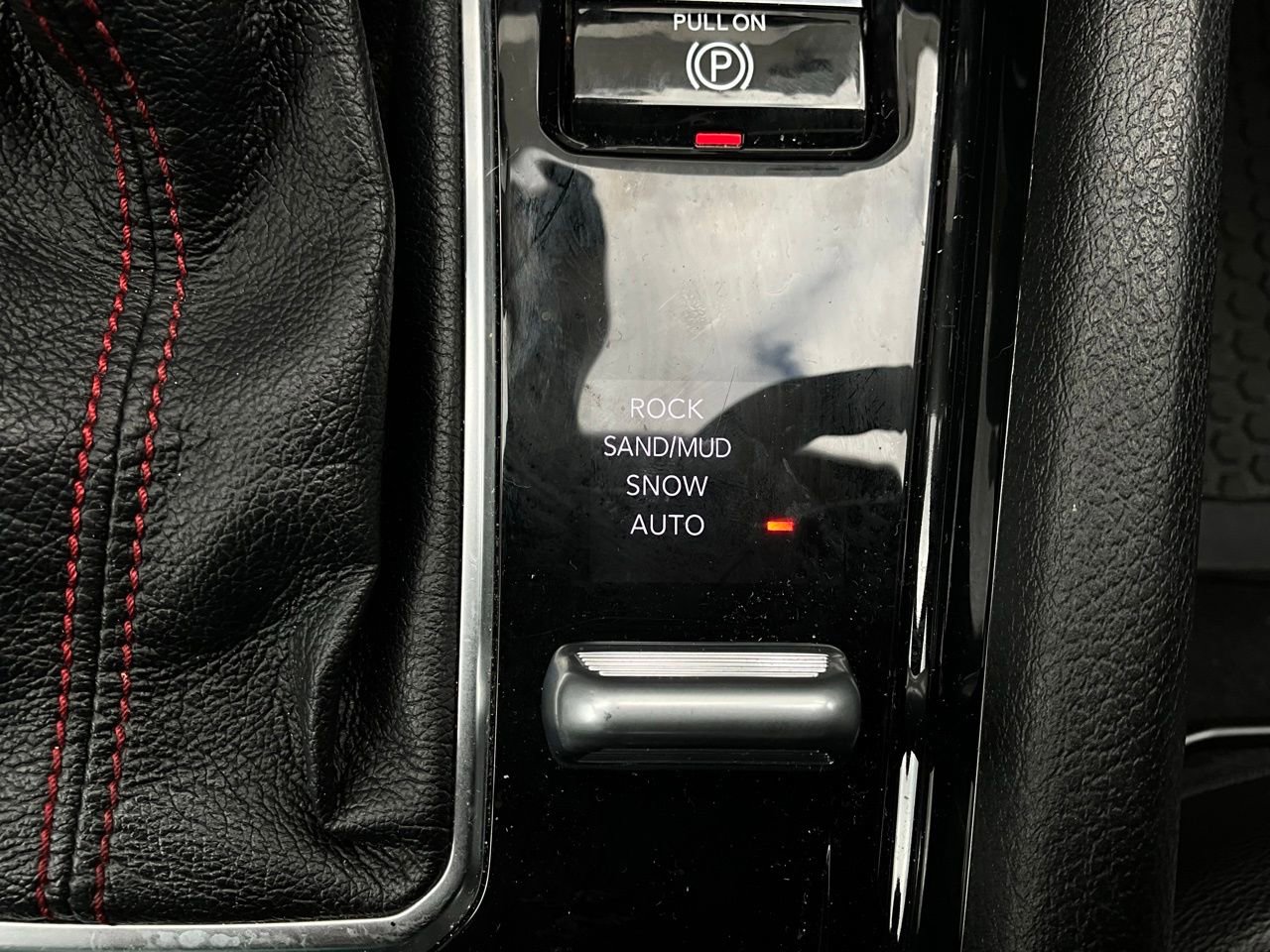 Used 2025 Jeep Compass Trailhawk image 23