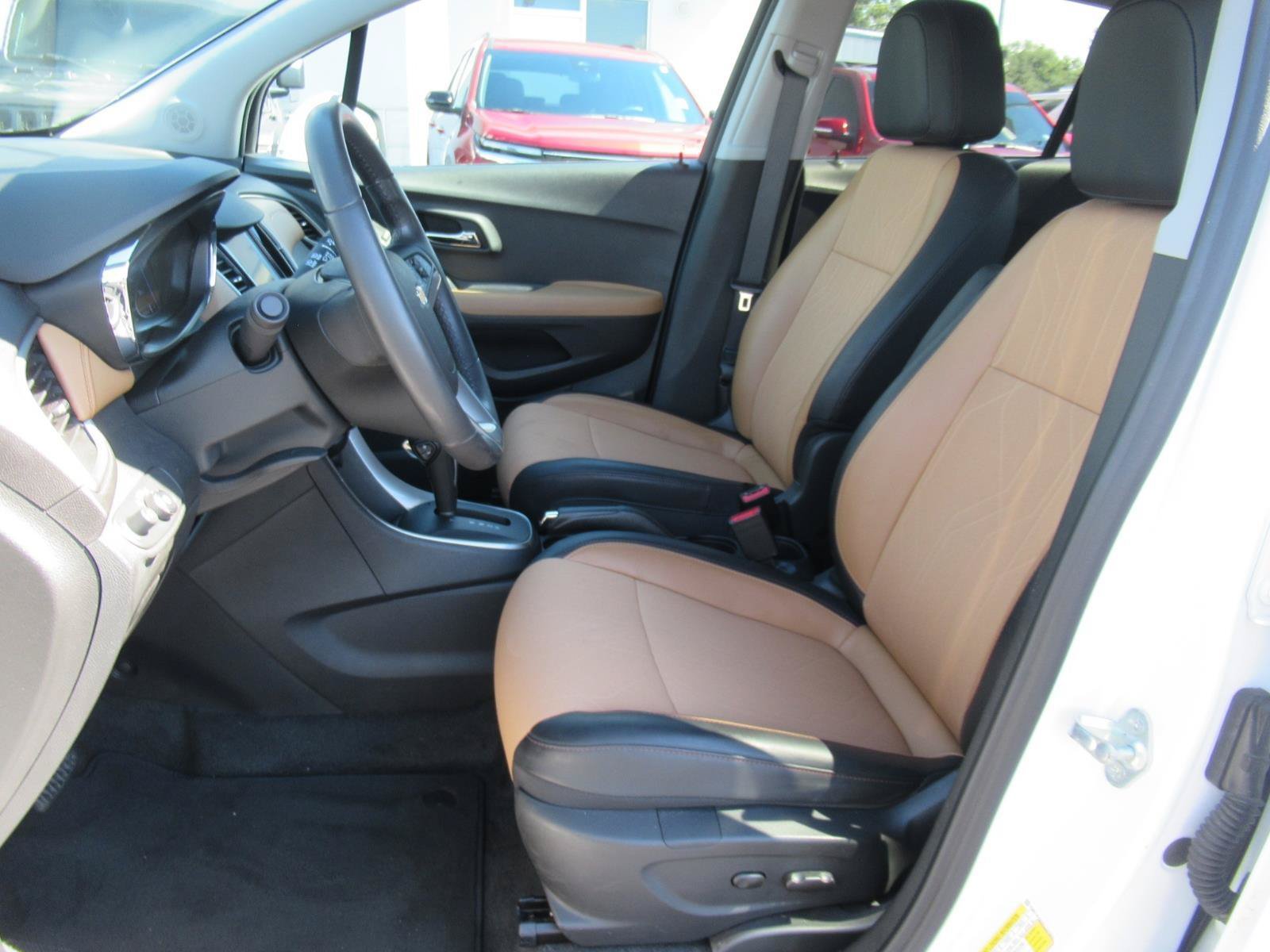 Certified 2020 Chevrolet Trax LT w/ Driver Confidence Package FWD image 18
