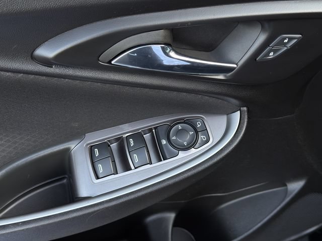 Used 2023 Chevrolet Malibu LT FWD image 24
