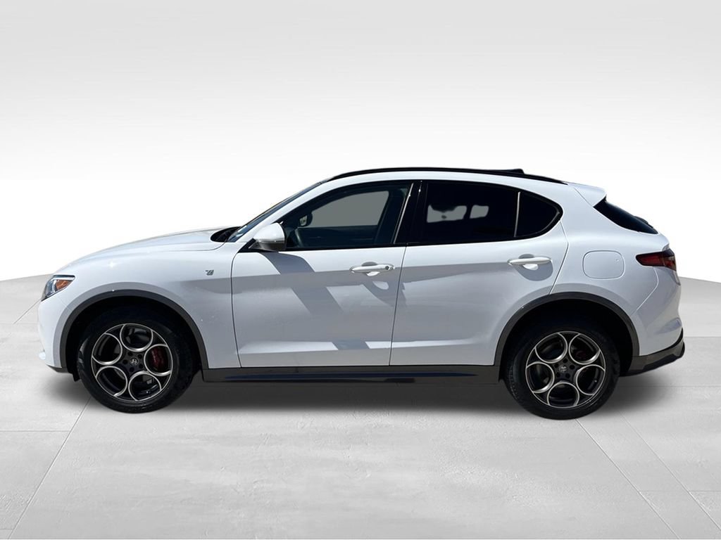 Used 2023 Alfa Romeo Stelvio Ti w/ Active Assist Plus Package AWD/4WD image 7