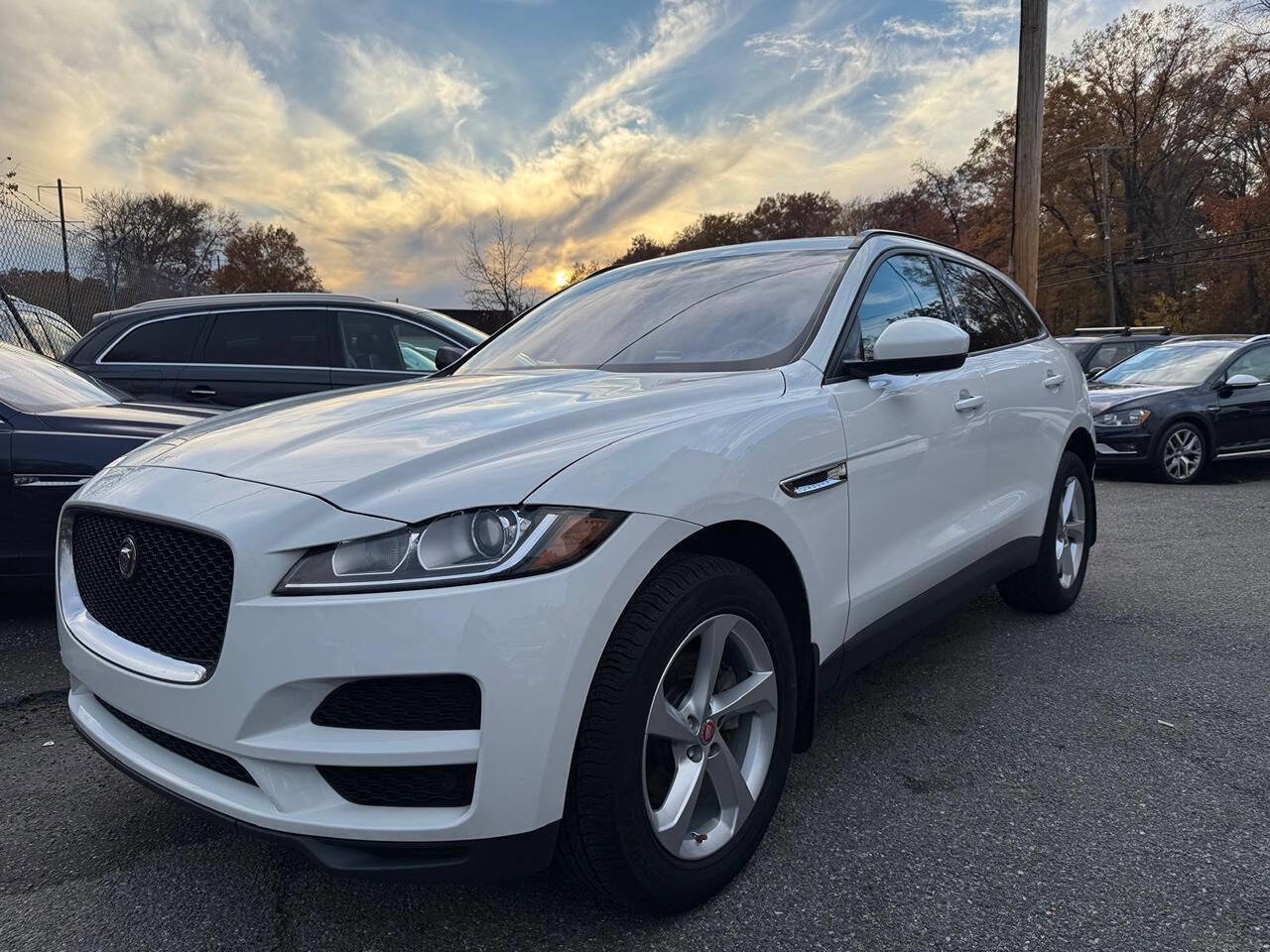 Used 2018 Jaguar F-PACE Premium image 4