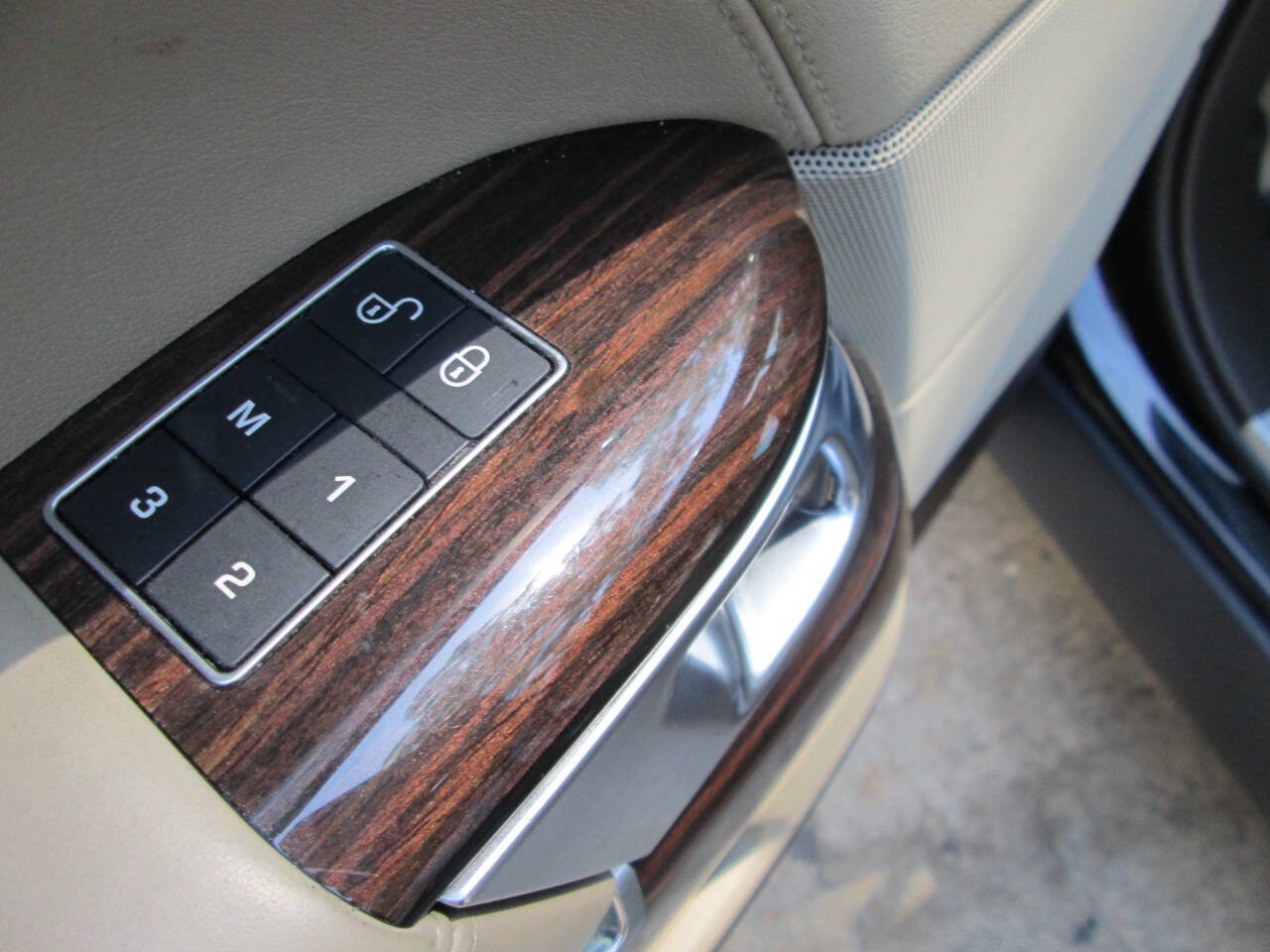 Used 2016 Land Rover Range Rover Supercharged AWD/4WD image 11