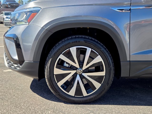 Certified 2022 Volkswagen Taos SE FWD image 9
