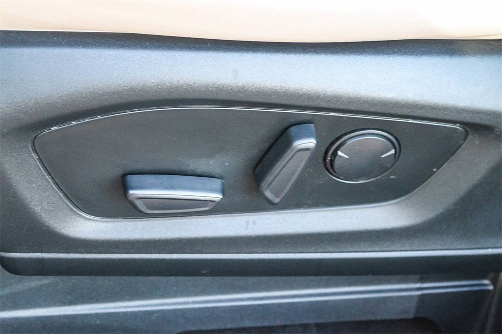 Used 2022 Ford Explorer XLT w/ Equipment Group 202A image 28