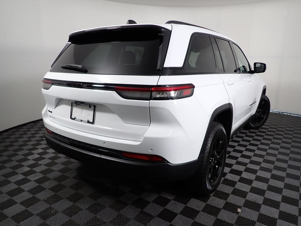 Used 2025 Jeep Grand Cherokee Altitude AWD/4WD image 18