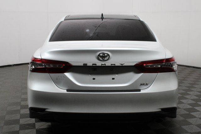 Used 2020 Toyota Camry XLE image 6