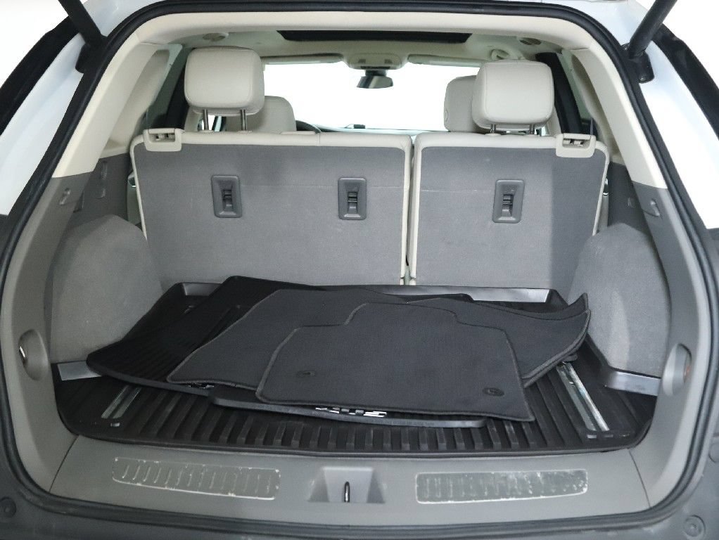 Used 2020 Cadillac XT5 Premium Luxury w/ LPO, Floor Liner Package AWD/4WD image 30