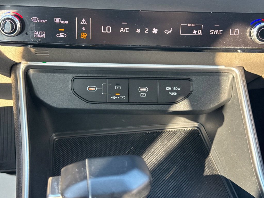 Used 2026 Kia Carnival FWD image 24