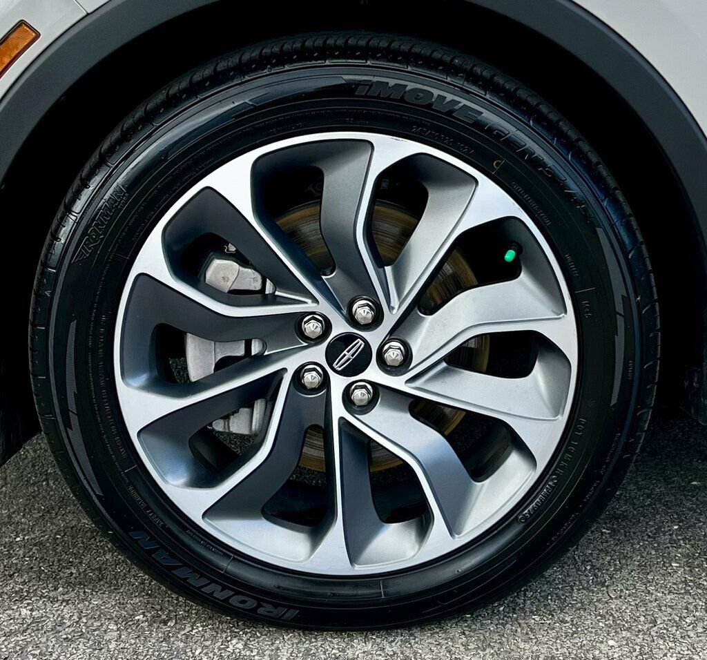 Used 2022 Lincoln Nautilus Reserve w/ Equipment Group 201A FWD image 30