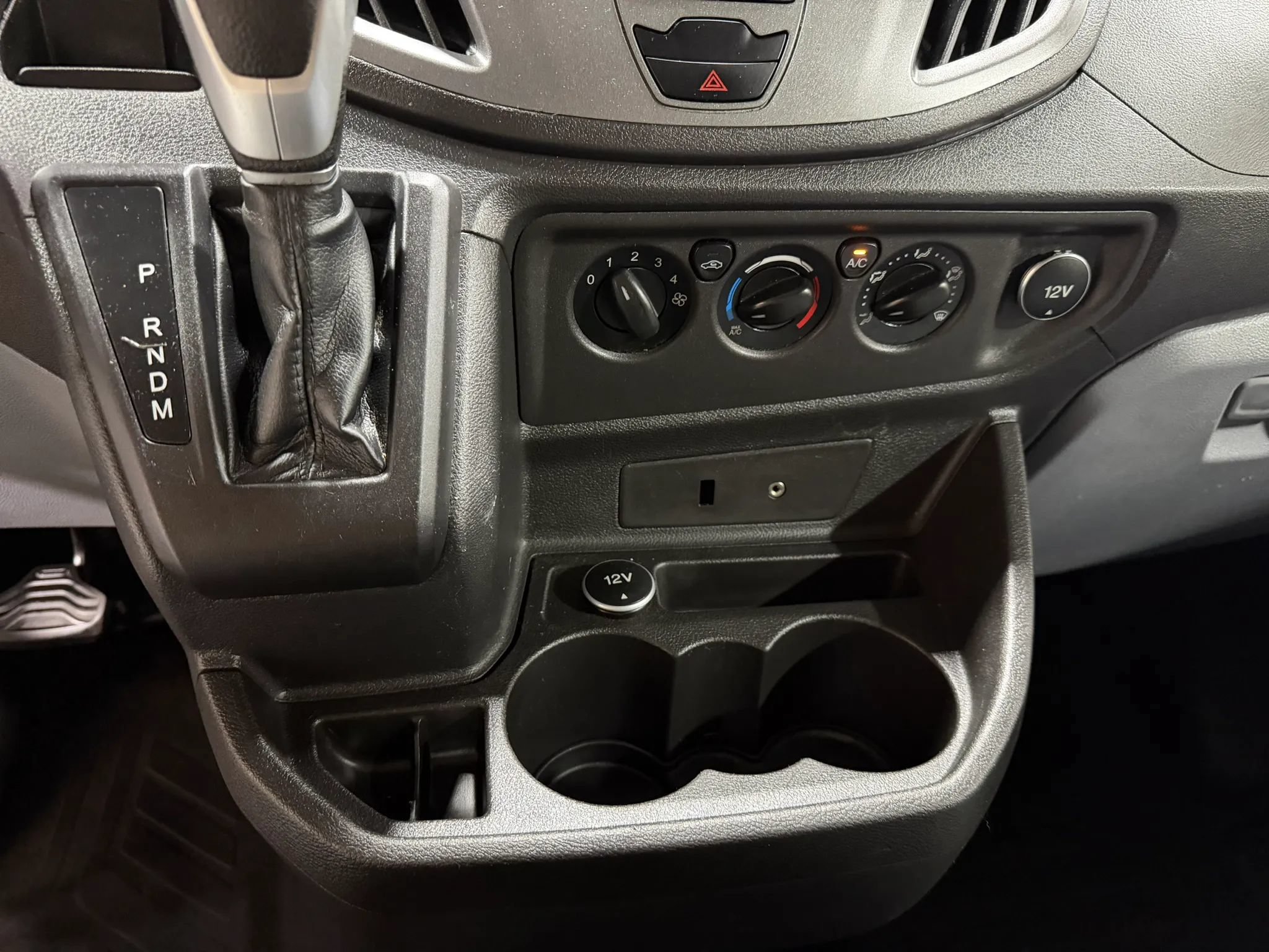 Used 2015 Ford Transit 150 XL RWD image 39