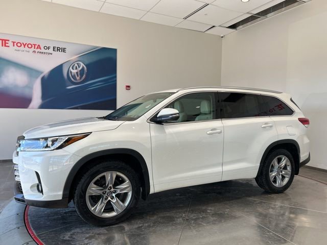 Used 2017 Toyota Highlander Limited image 3