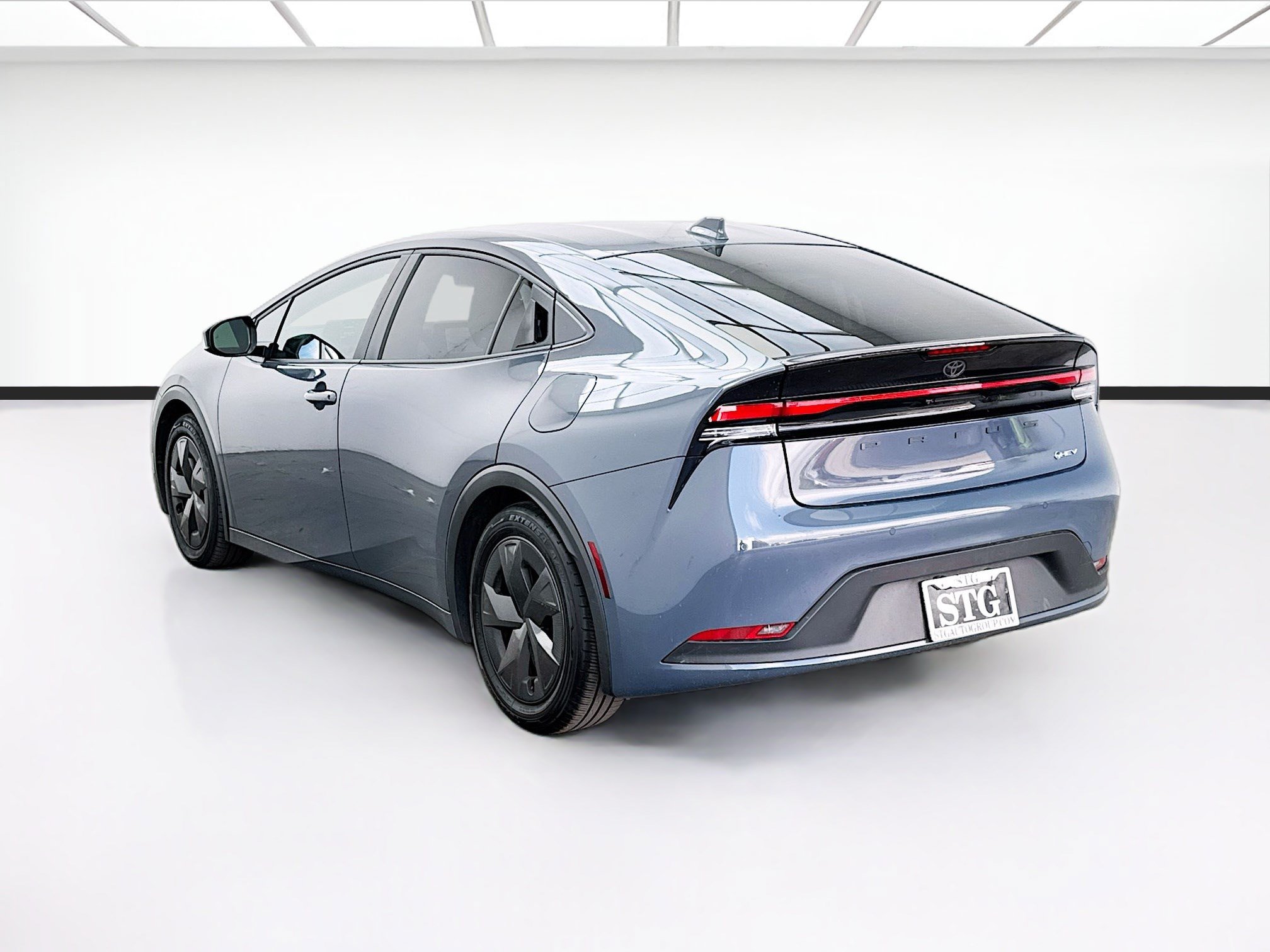 Used 2025 Toyota Prius LE FWD image 6