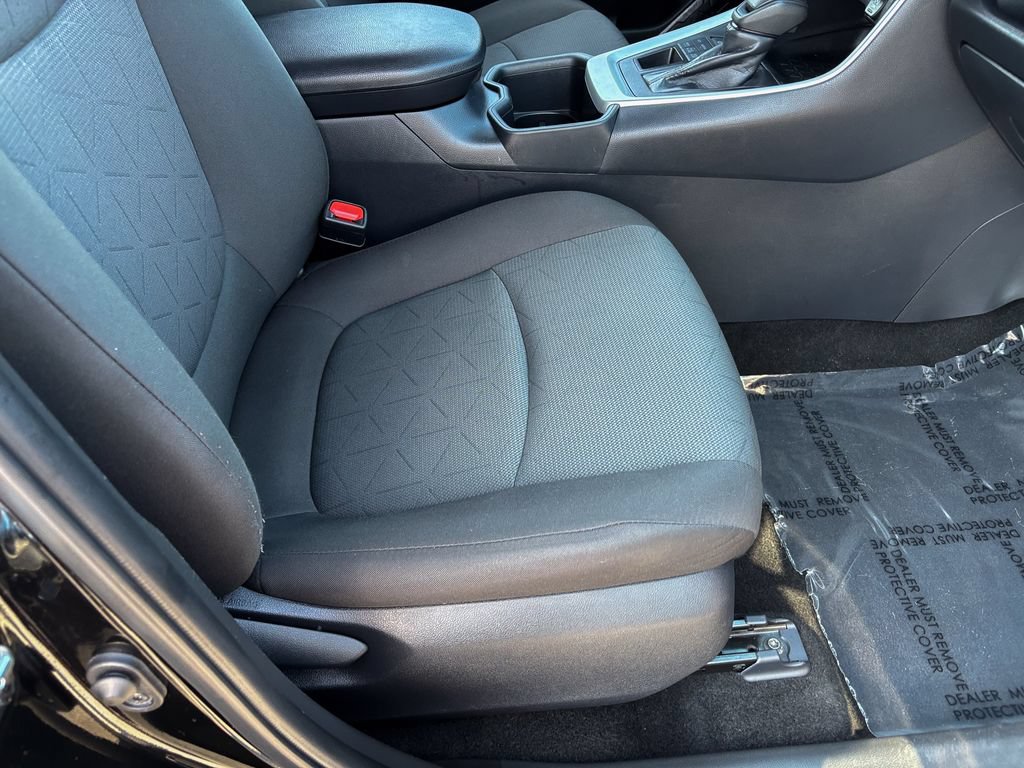 Used 2025 Toyota RAV4 XLE AWD/4WD image 36