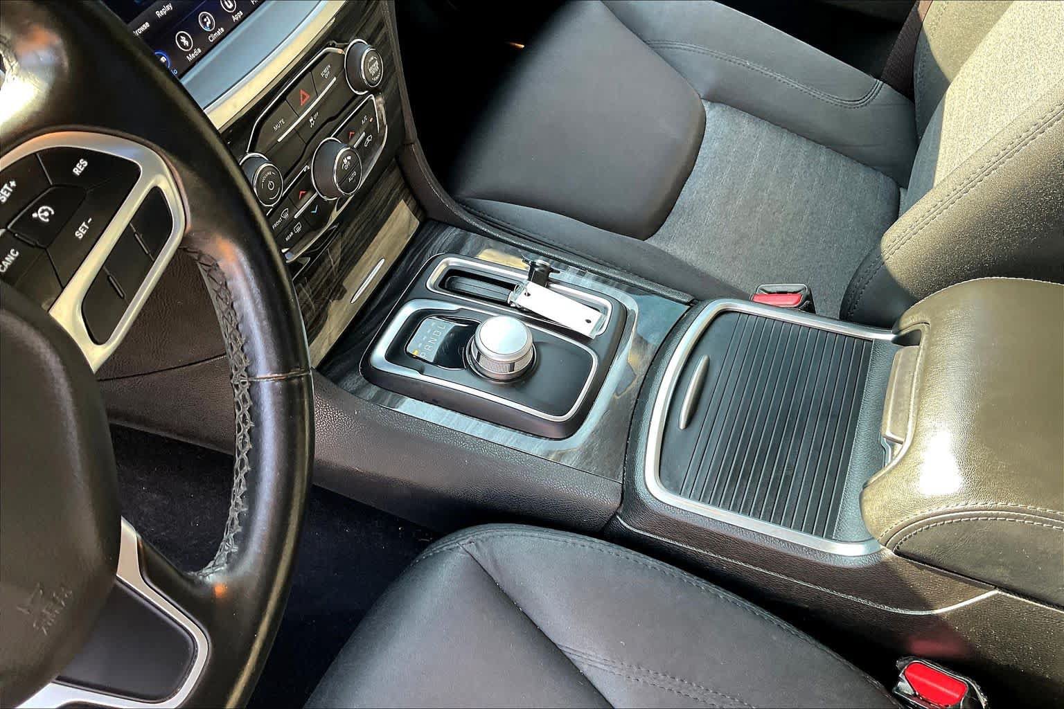 Used 2019 Chrysler 300 Touring w/ Sport Appearance Package RWD image 16