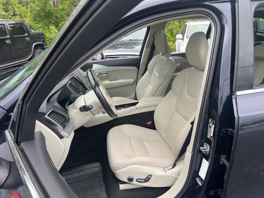 Used 2016 Volvo XC90 T5 Momentum image 14