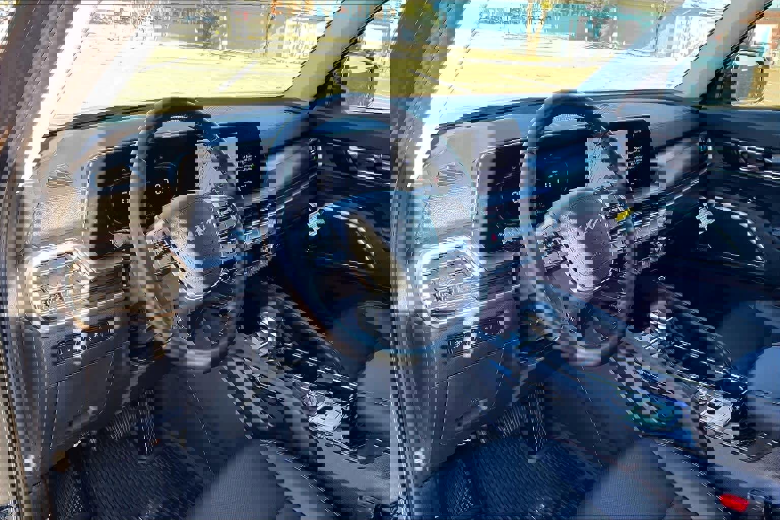 Used 2023 Kia Telluride S w/ S Sunroof Package image 2