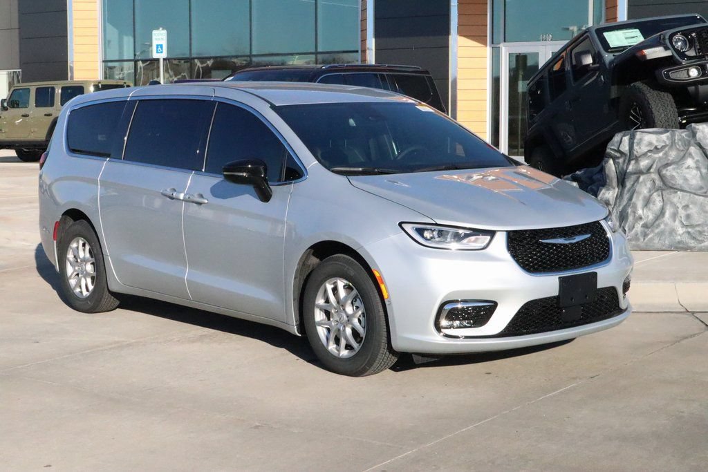 New 2026 Chrysler Pacifica Select FWD image 1