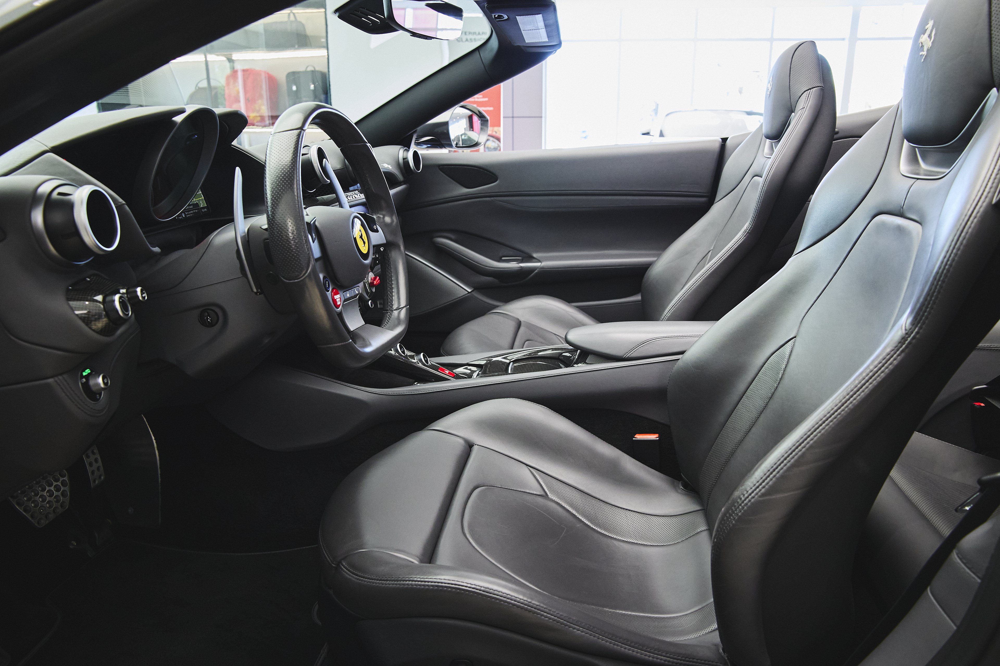 Used 2019 Ferrari Portofino RWD image 25