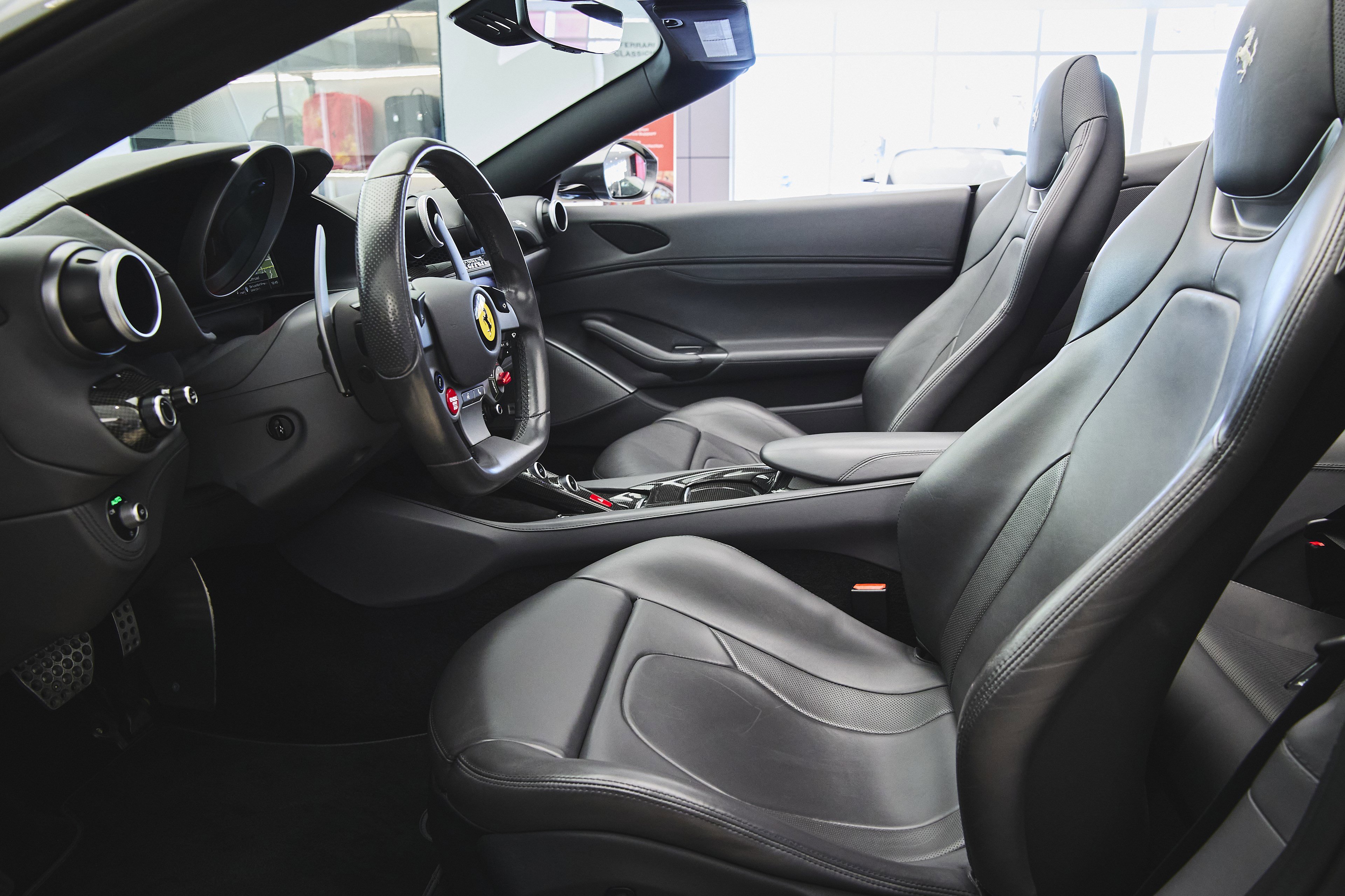 Used 2019 Ferrari Portofino RWD image 25