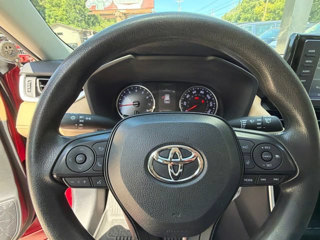 Used 2019 Toyota RAV4 LE FWD image 32