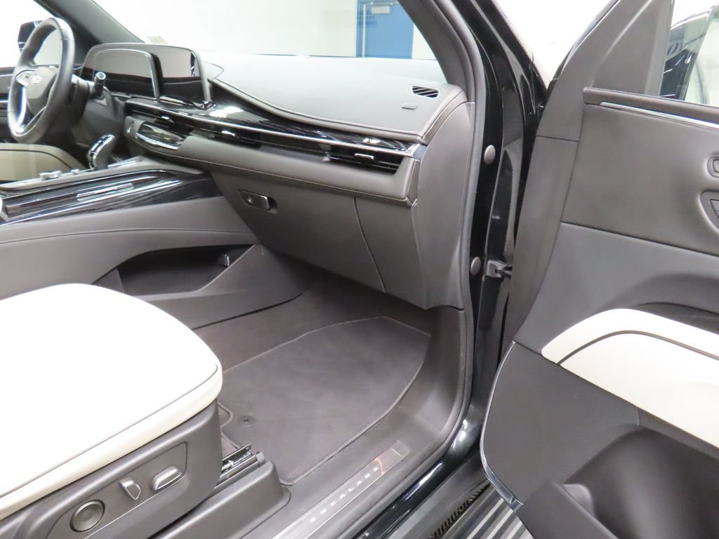 Used 2022 Cadillac Escalade ESV Sport w/ Touring Package AWD/4WD image 40
