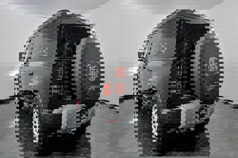 Used 2021 Land Rover Defender 110 image 8