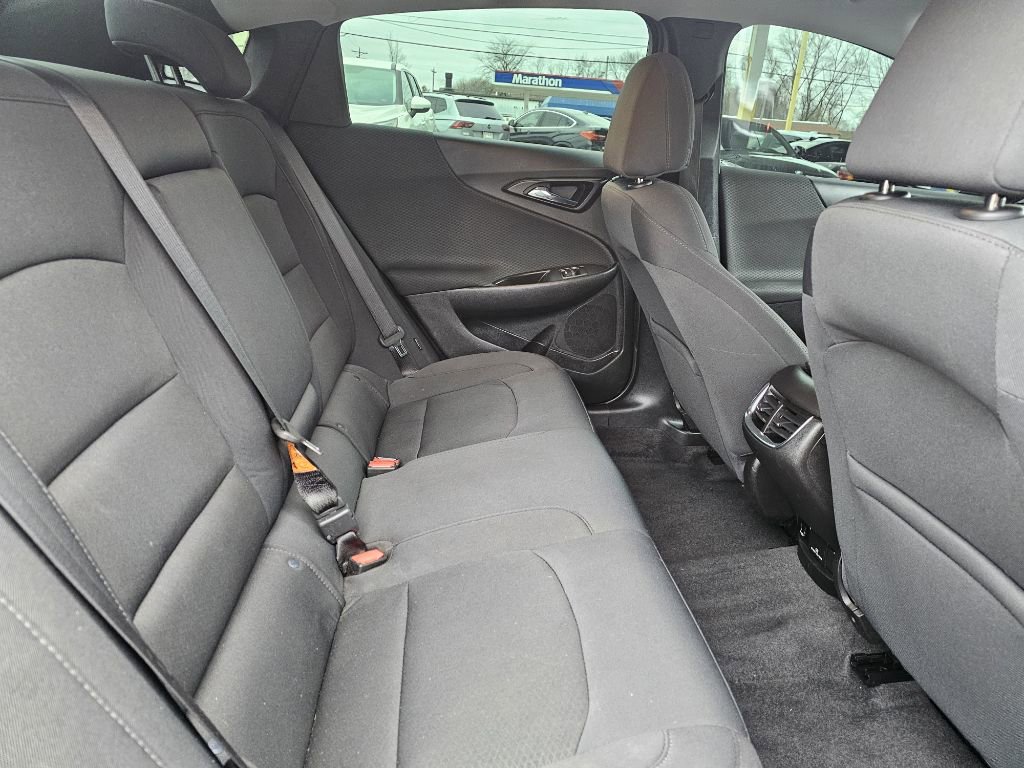 Used 2017 Chevrolet Malibu LT image 33