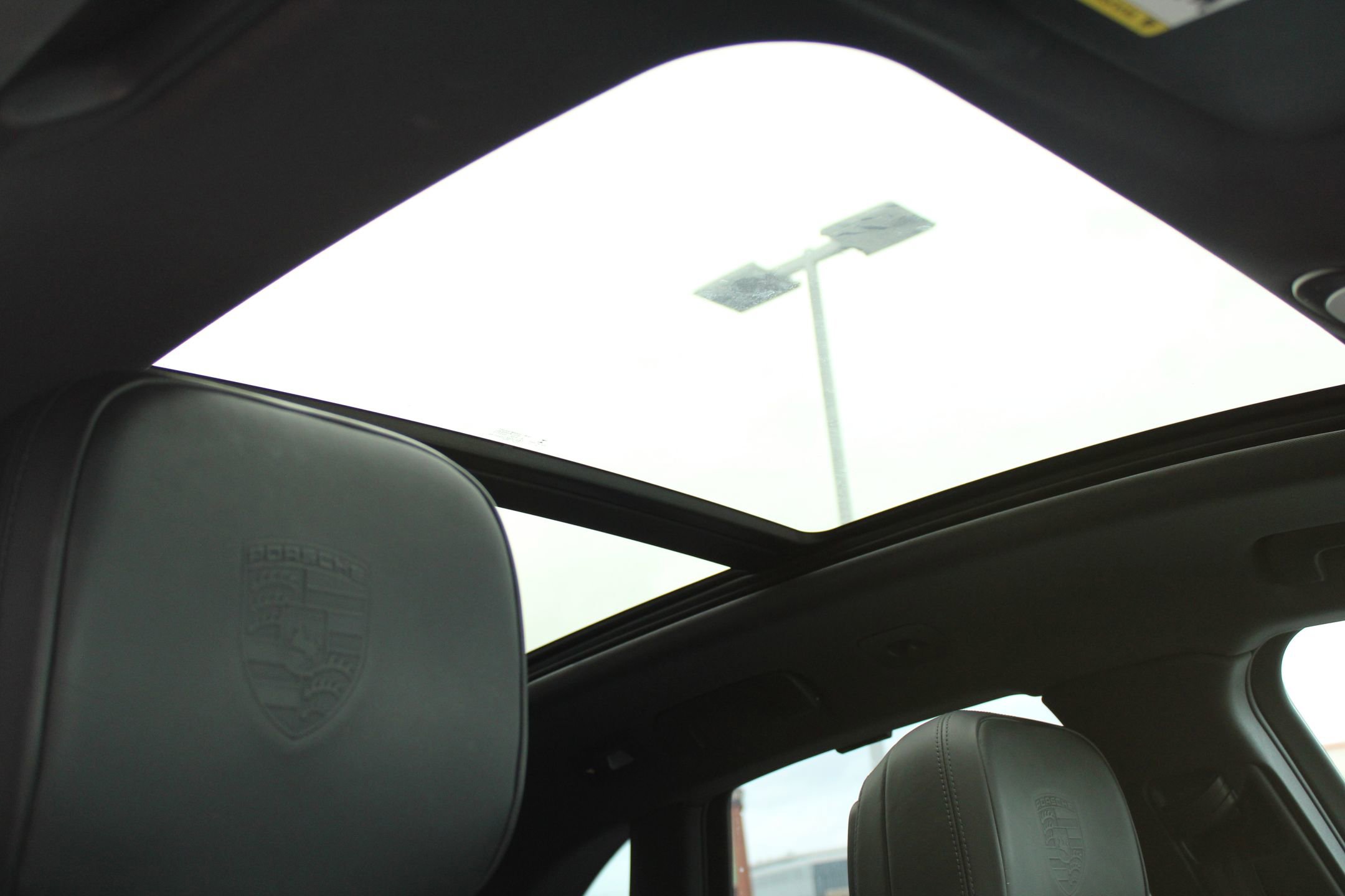 Certified 2023 Porsche Macan image 28