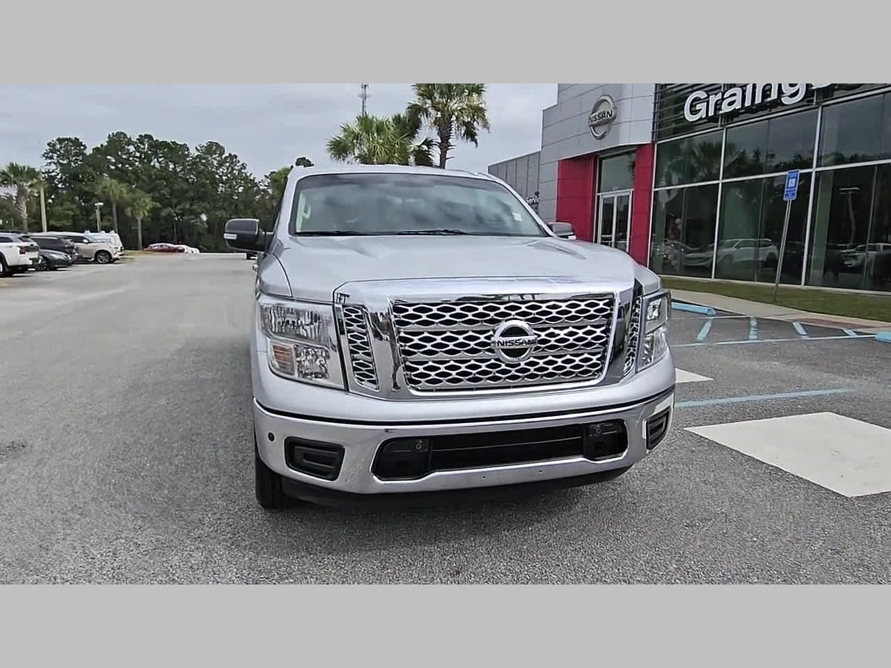 Used 2018 Nissan Titan SV w/ SV Convenience Package RWD image 19