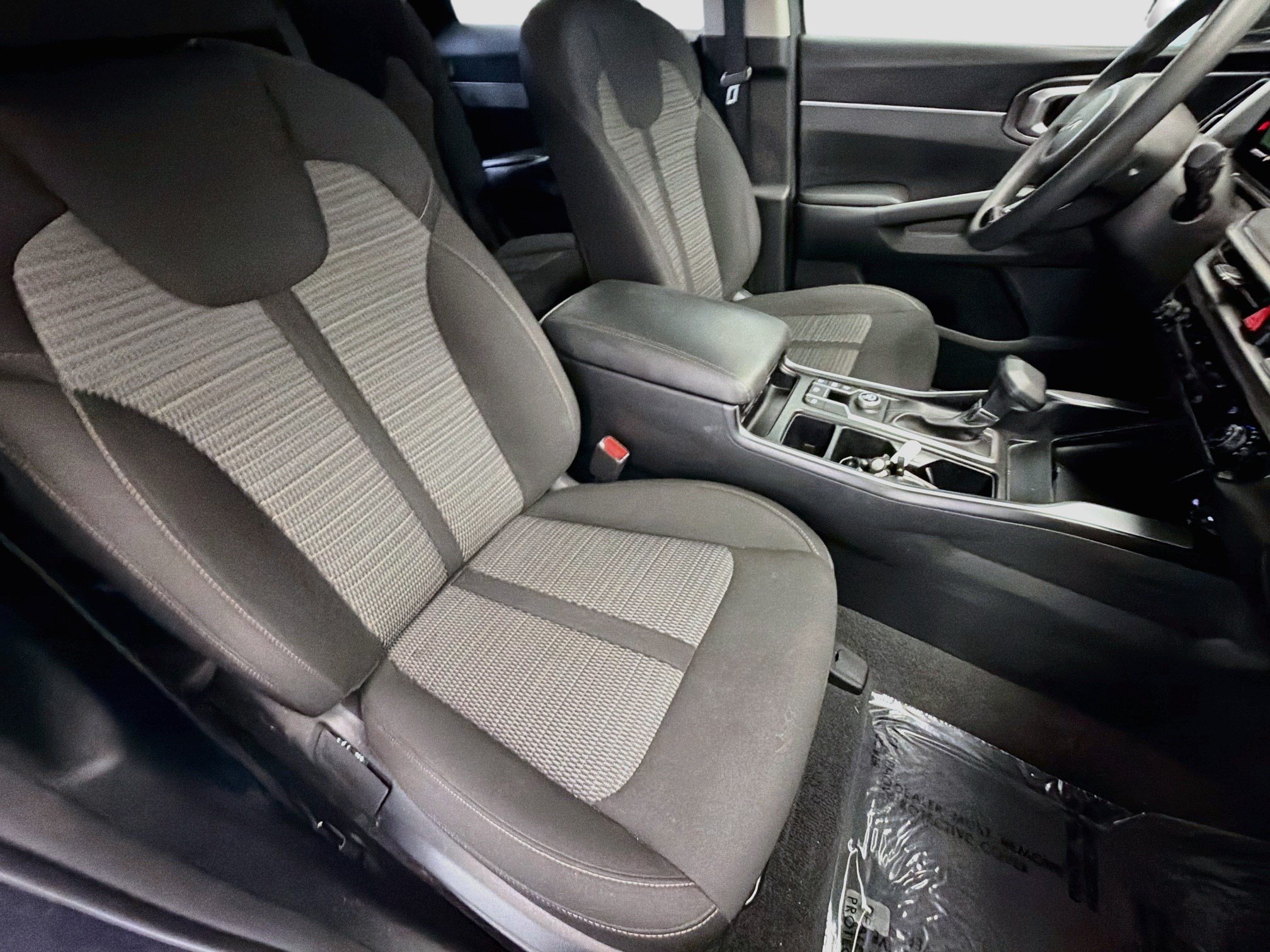 Used 2025 Kia Sorento LX FWD image 15