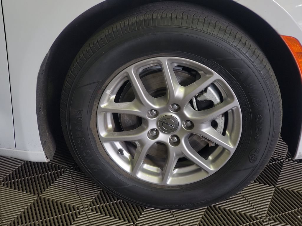 Used 2024 Chrysler Pacifica Touring-L FWD image 31