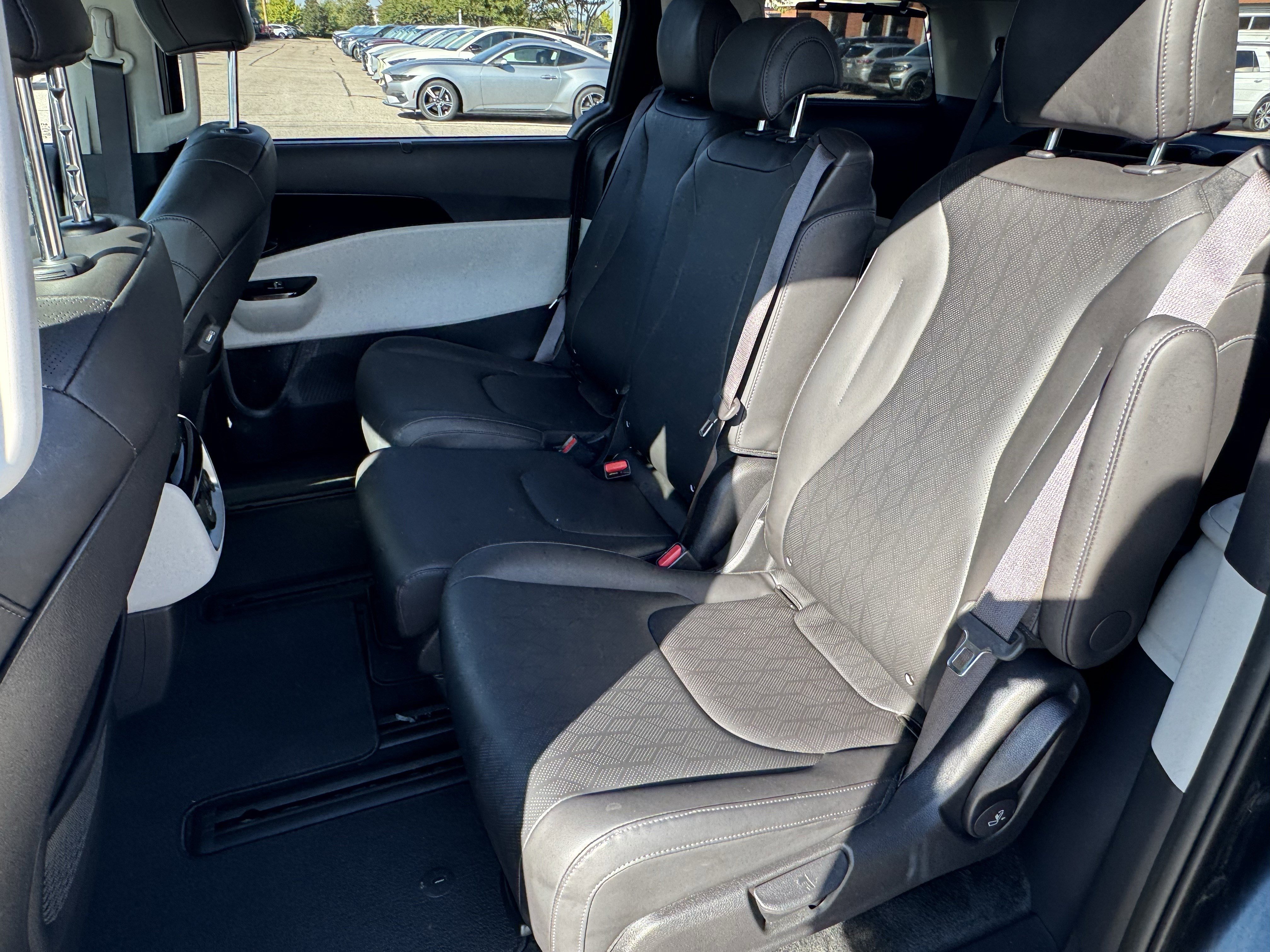 Used 2024 Kia Carnival SX image 11