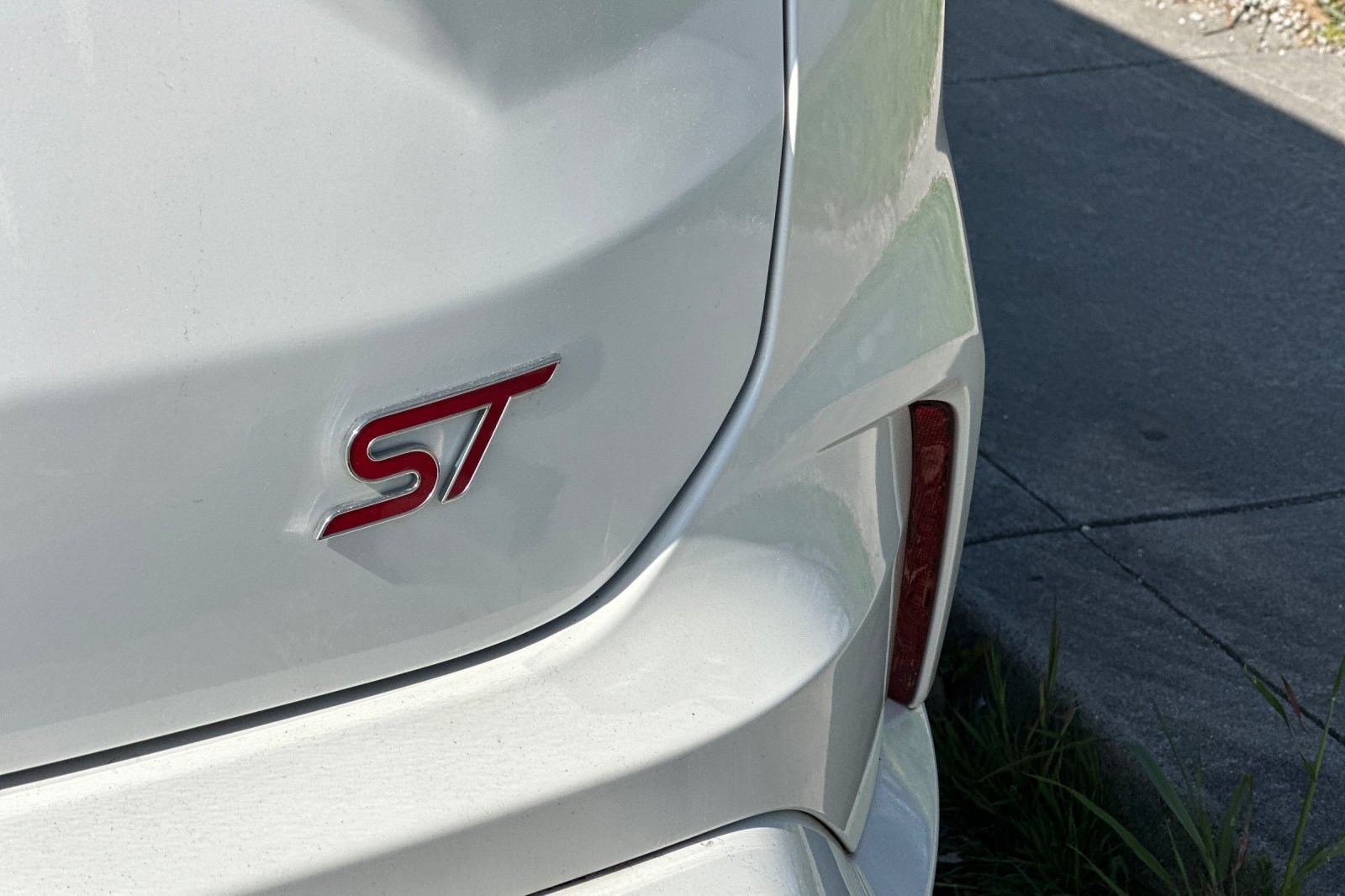 Used 2020 Ford Edge ST image 23