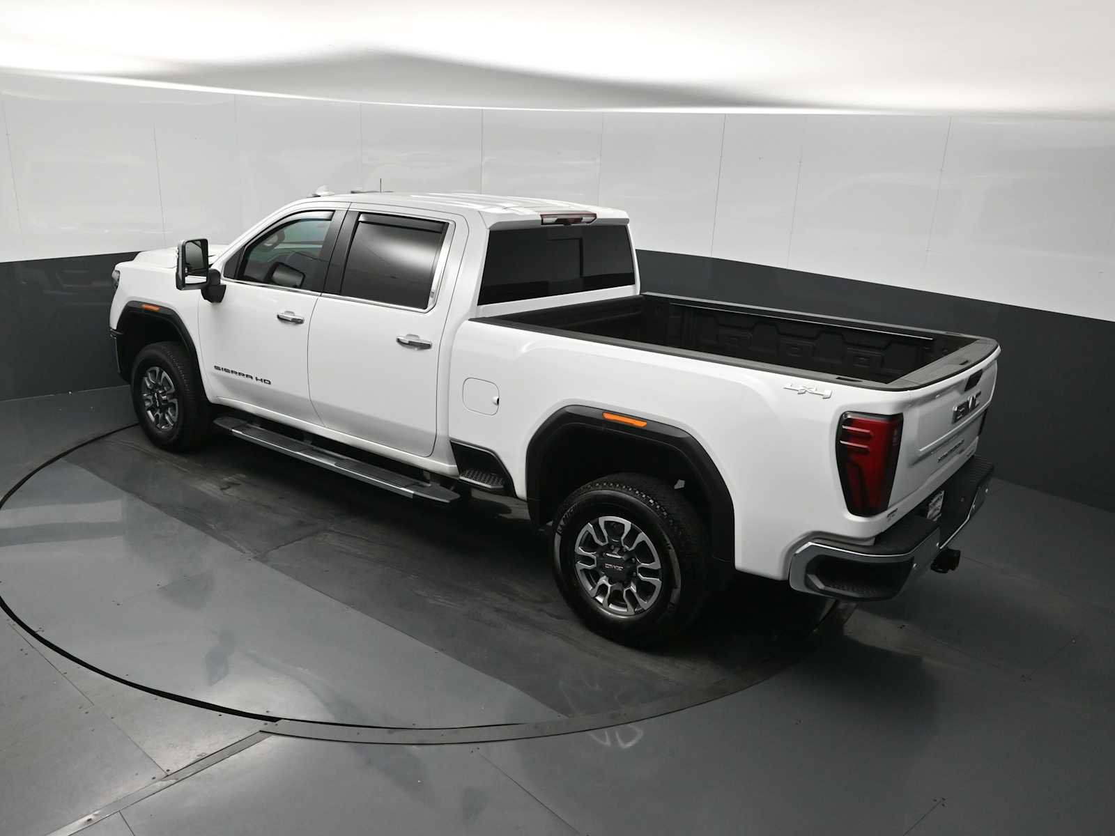 Used 2024 GMC Sierra 3500 SLT w/ SLT Premium Package image 14