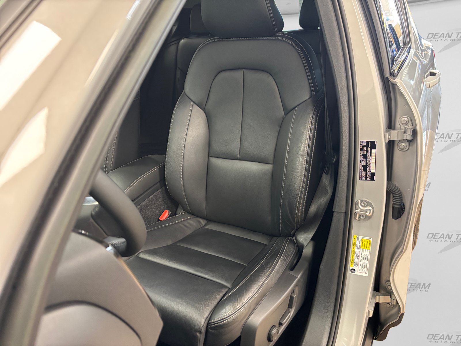 Used 2023 Volvo XC40 B5 Plus w/ Driver Assist Package AWD/4WD image 37