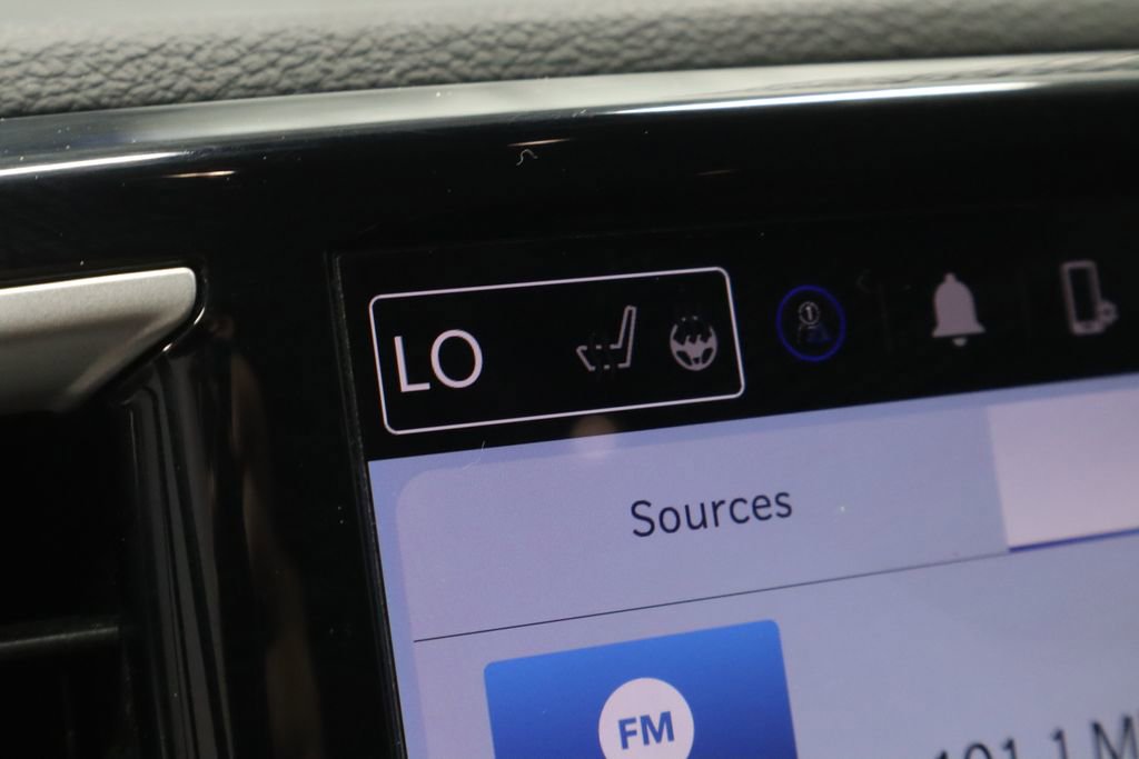 Used 2023 Chrysler Pacifica Touring-L FWD image 33