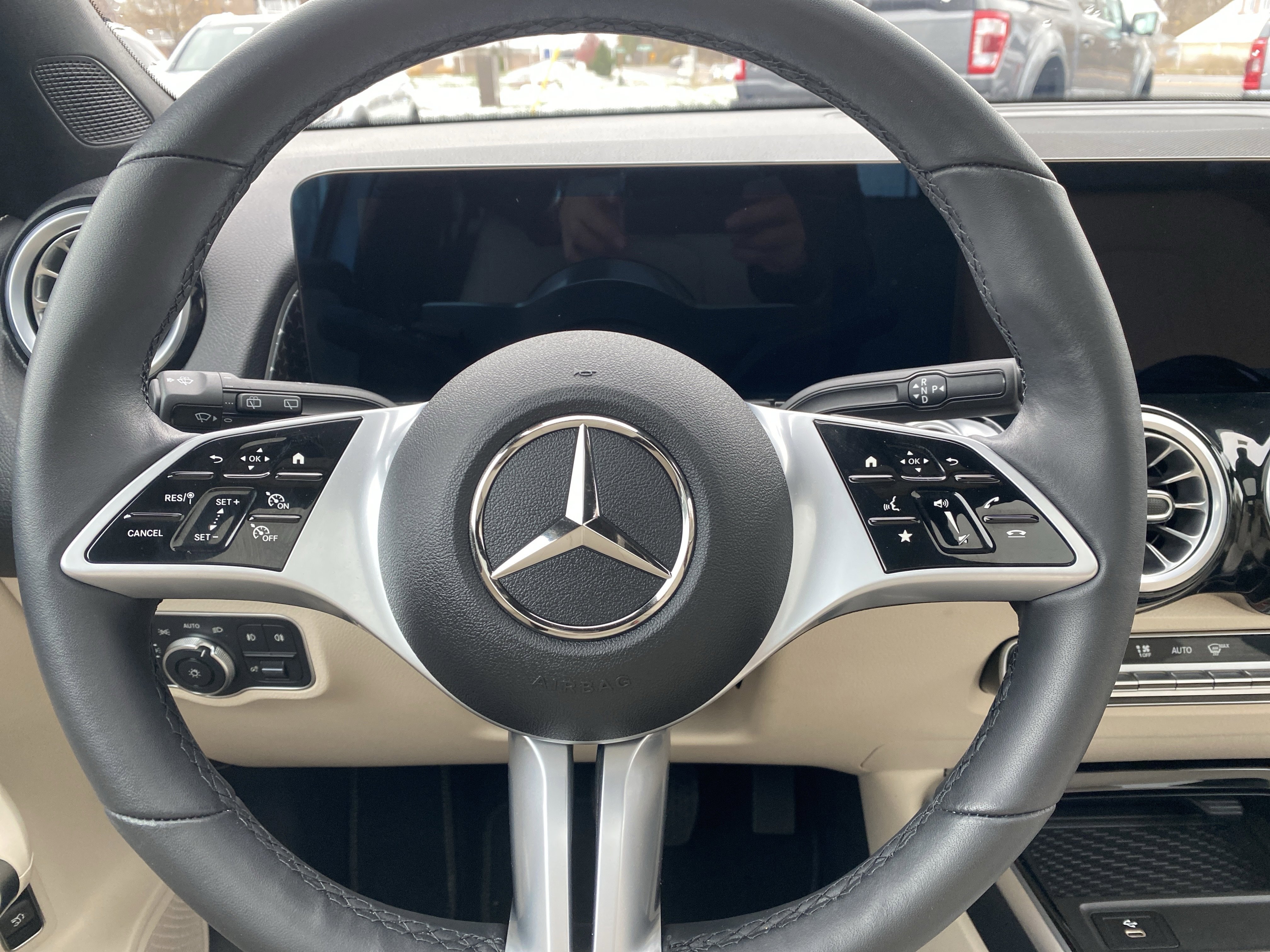 Used 2025 Mercedes-Benz GLB 250 4MATIC image 13