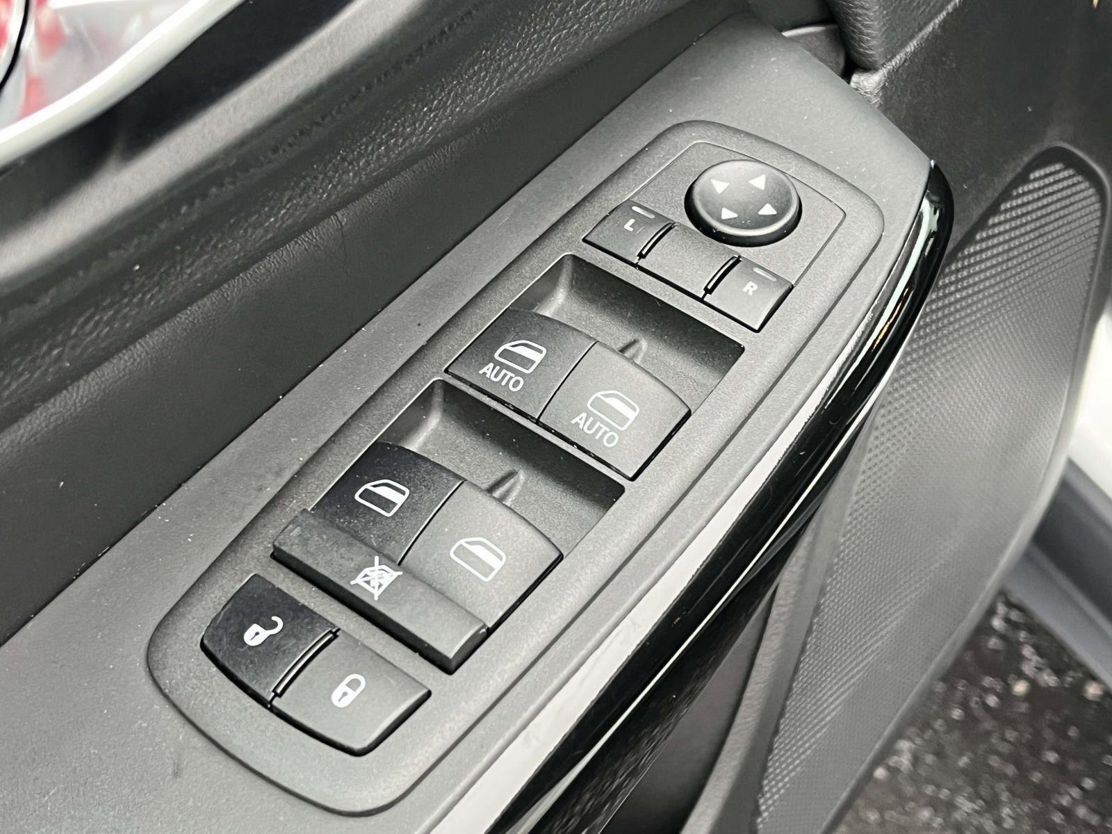 Used 2023 Jeep Cherokee Altitude Lux image 9