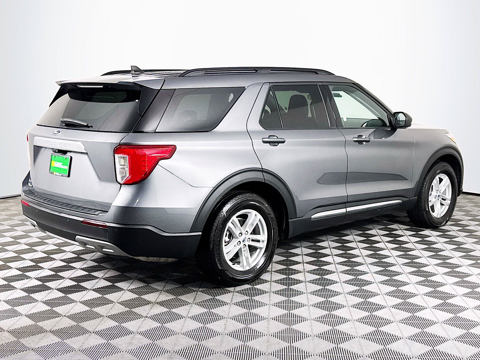 Used 2024 Ford Explorer XLT w/ Equipment Group 202A RWD image 8