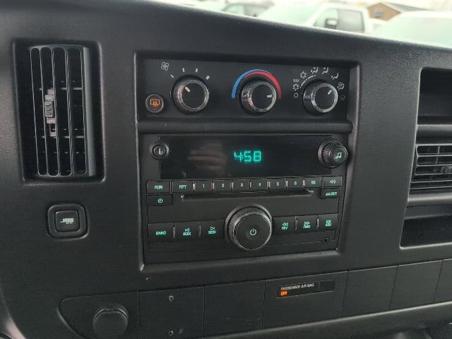 Used 2010 Chevrolet Express 1500 RWD image 19