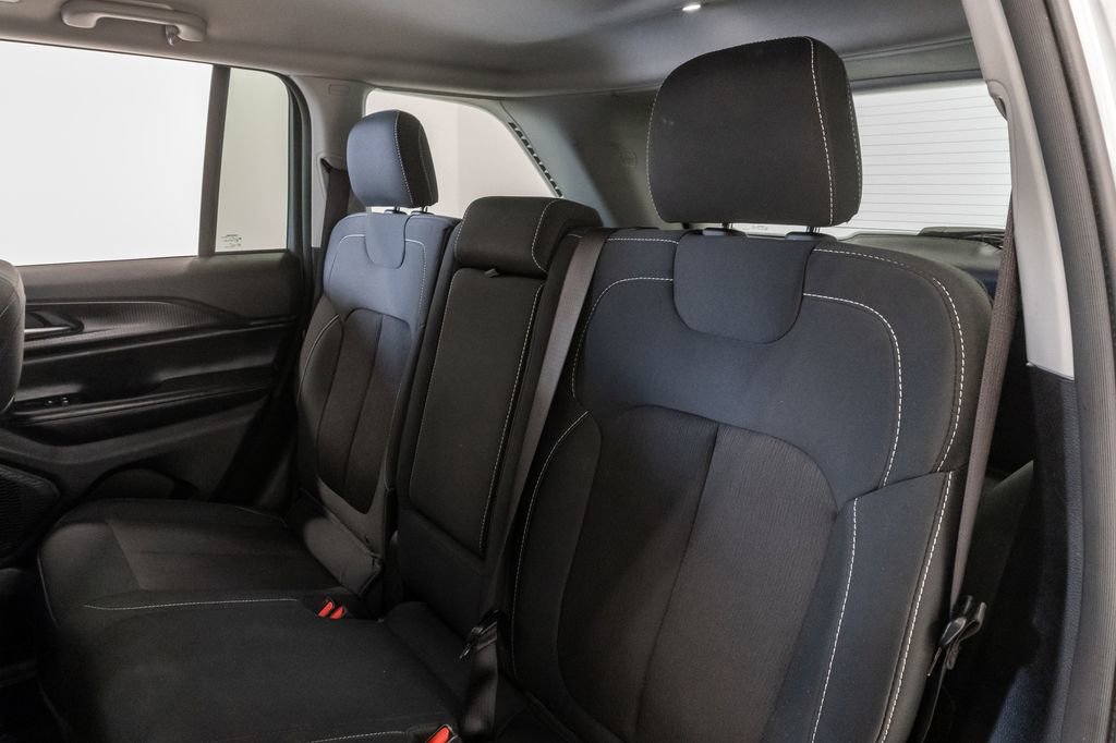 Certified 2024 Jeep Grand Cherokee Laredo AWD/4WD image 22