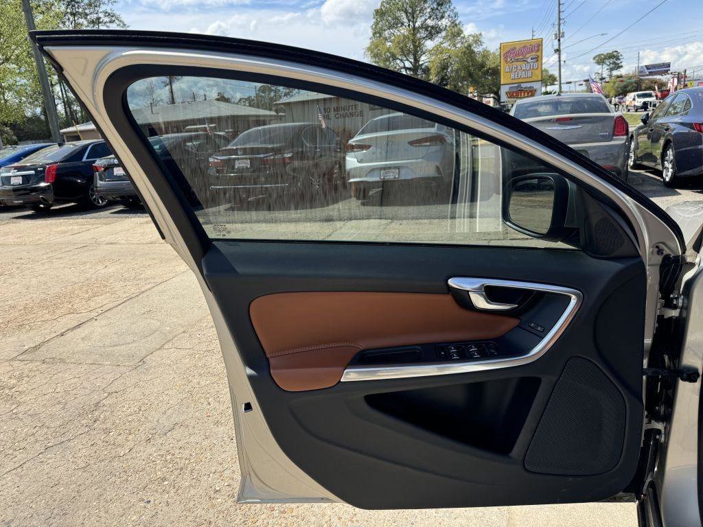 Used 2017 Volvo S60 T5 Inscription Platinum image 12