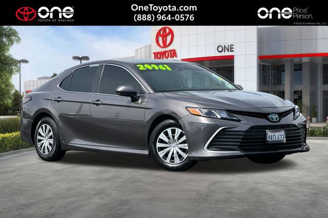 Used 2022 Toyota Camry LE FWD image 1