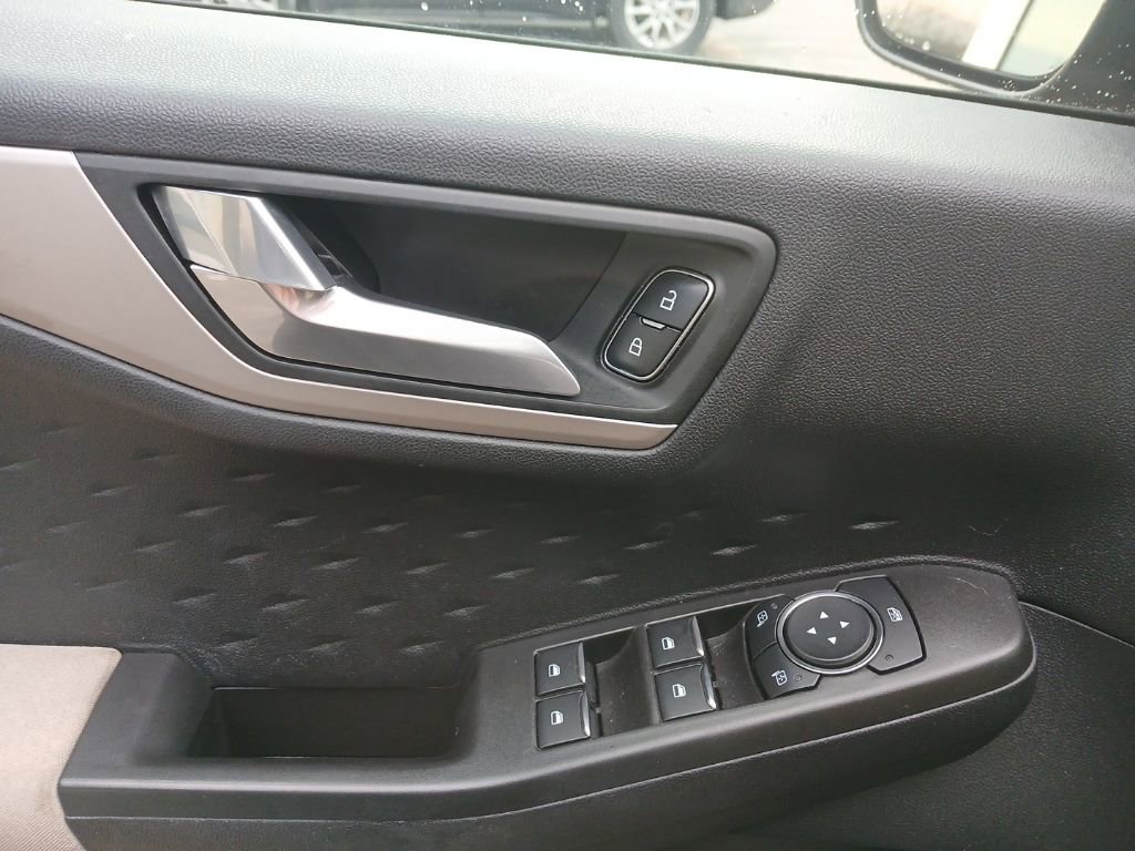 Used 2020 Ford Escape SE image 13